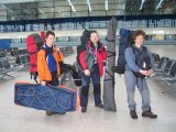 Zdeněk, Michal a Petr na letišti Praha - Ruzyně s kompletní bagáží