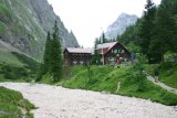 Höllentalangerhütte (1381 m.n.m.) a vyschlé řečiště