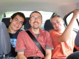 Martin, Michal a Honza cestou tam - na zadním sedadle se mačkala economy class...