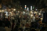 Dillí - Main Bazaar na Pahargandži večer