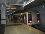 Metro v Dillí je v podstatě modernější než u nás