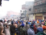 Amritsar - my i všichni obyvatelé 2 hodiny čekáme, než odjede premiér; pro jeho bezpečí byla uzavřena část města
