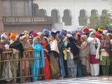 Amritsar - Dlouhá fronta do Zlatého chrámu