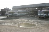 Amritsar - autobusové nádraží v Pathankotu - jen bláto, odpadky a smrad. Cesta z Amritsaru do Dharamshaly.