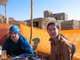 Jaisalmer - Odpočinek ve střešní restauraci (Petr, Gábina)