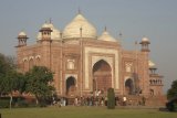 Agra - Taj Mahal - mešita po levé straně