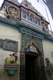 Váranásí - hinduistický chrám v jedné z uliček