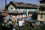 Darjeeling - jeden z několikapatrových domů ověšených prádlem