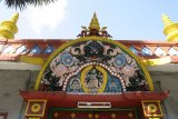 Darjeeling - zdobené průčelí chrám Dirdham