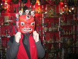 Darjeeling - Michal si zkouší masku