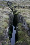 Thingvellir - některé trhliny jsou vyplněny vodou