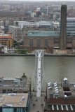 Kostel sv. Pavla - výhled z kopule na Milenium Bridge a Tate Modern (galerii moderního umění)