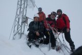 Hoher Dachstein (2995 mnm) v mlze: Petr, Předseda, Karel, Tomáš