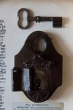 Zámek a klíč, kterými se chata zamykala v lovecké sezóně