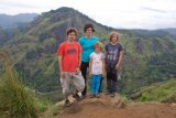 My na Little Adam's Peak, za námi Ella Rock