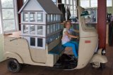 Čajová továrna Uva Halpewatte - Klárka řídí tuktuk