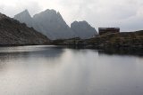 Karlsbaderhütte s jezírrkem